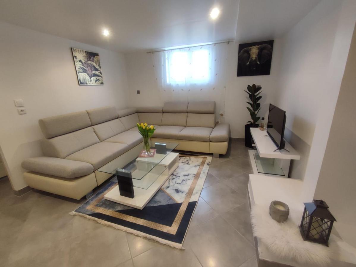 Appartement 100M2, Independant Dans Notre Maison Garennes-sur-Eure Exterior photo